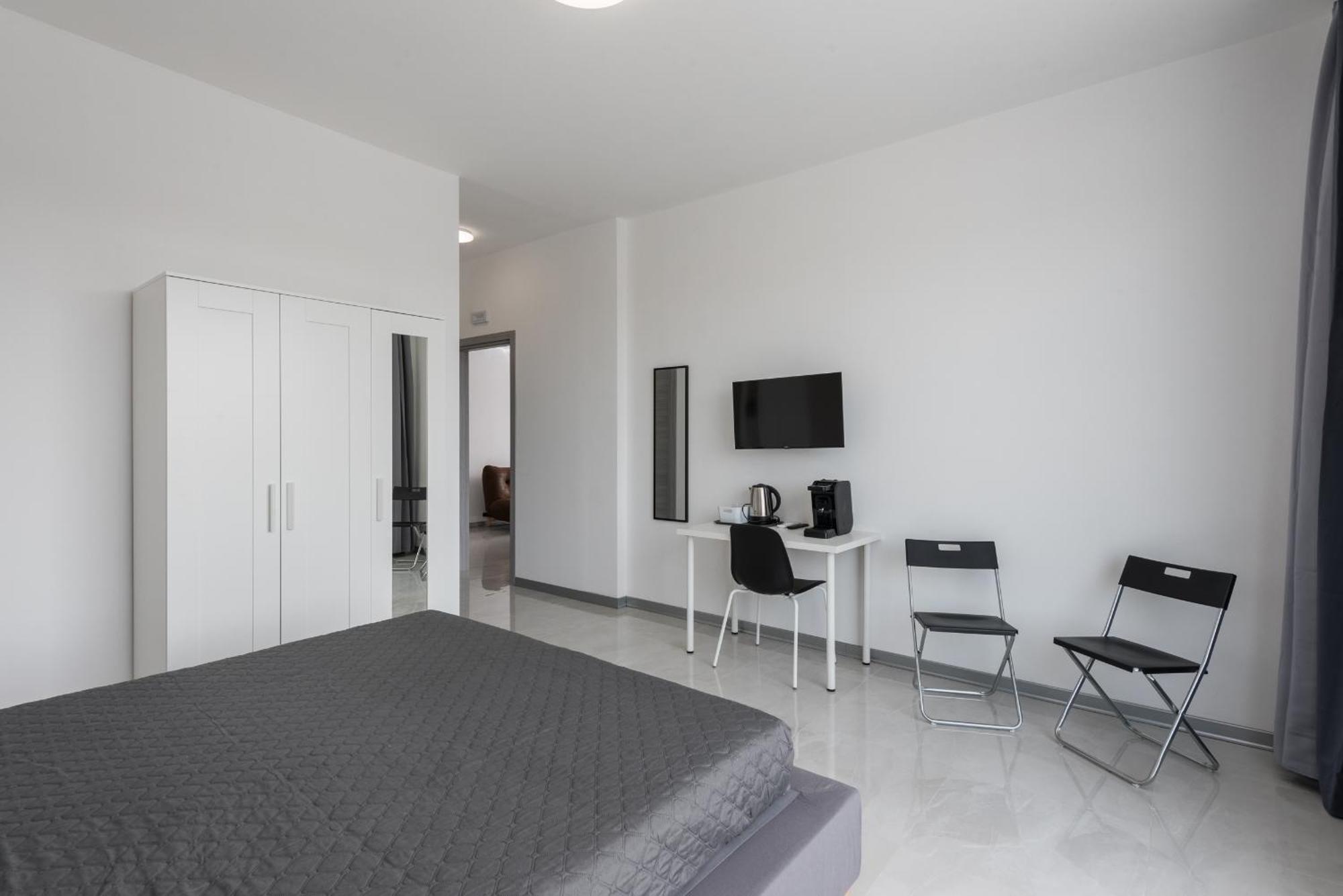 Travelershome Ciampino Airport Guesthouse 600M To Airport Exterior photo