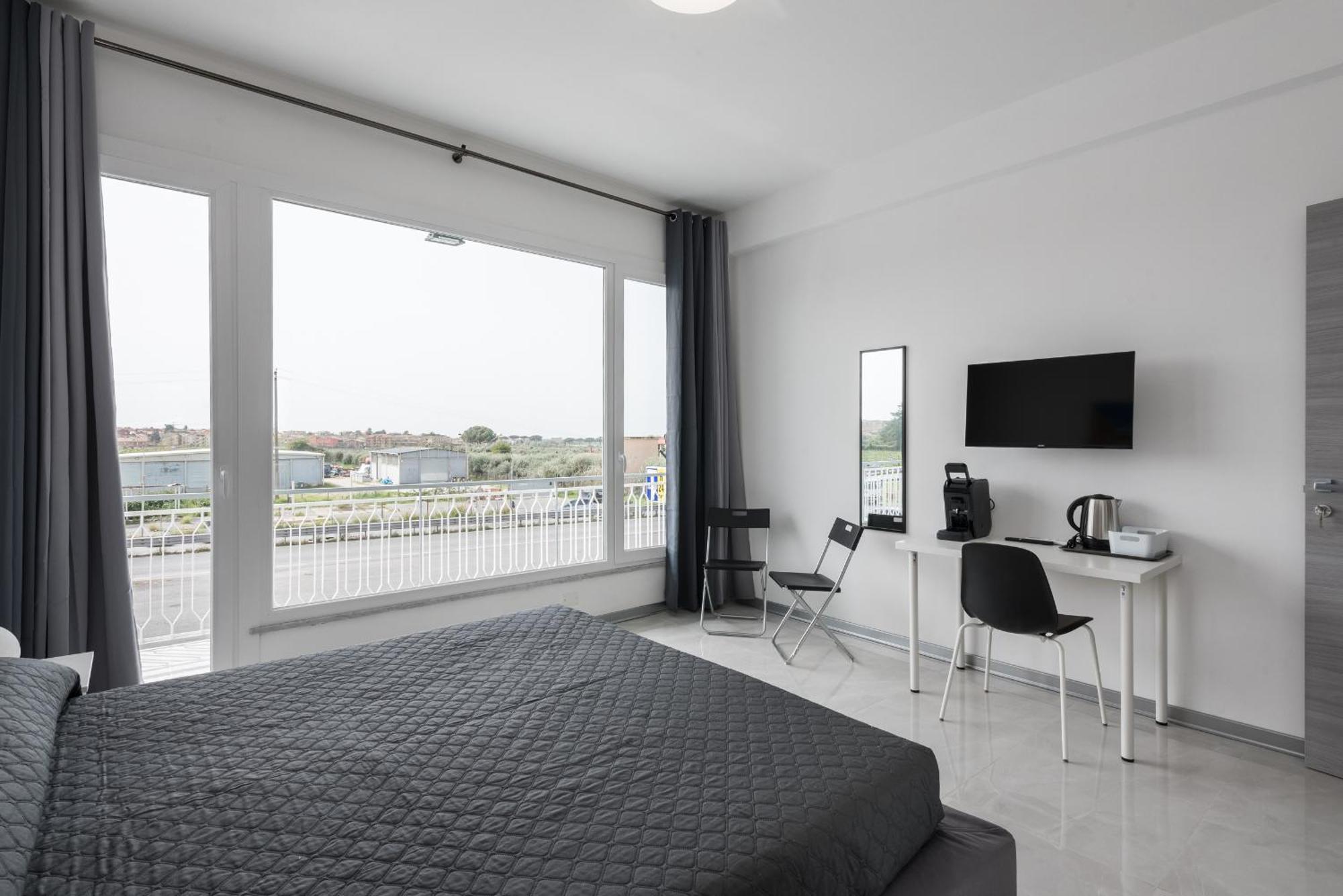 Travelershome Ciampino Airport Guesthouse 600M To Airport Exterior photo