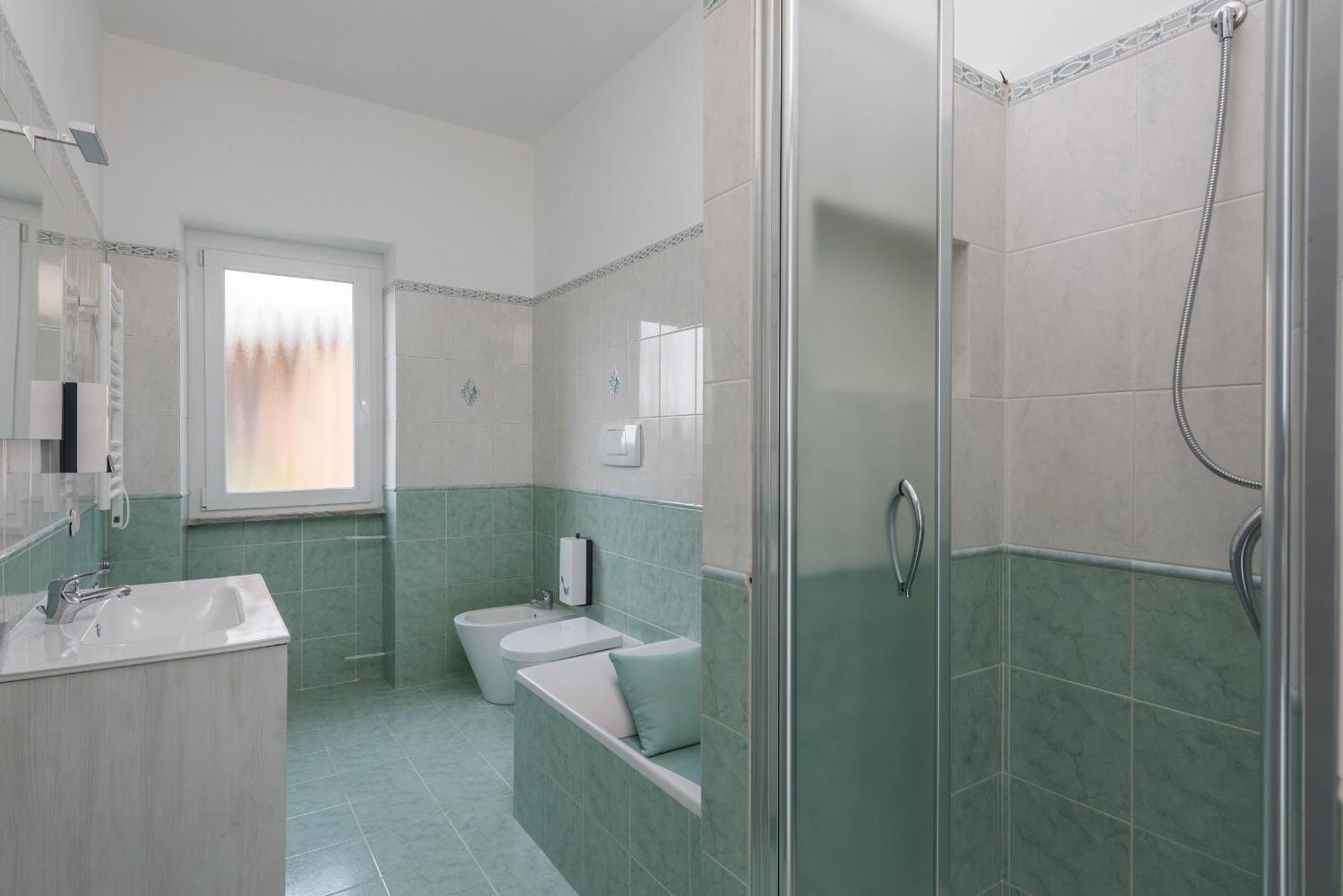 Travelershome Ciampino Airport Guesthouse 600M To Airport Exterior photo