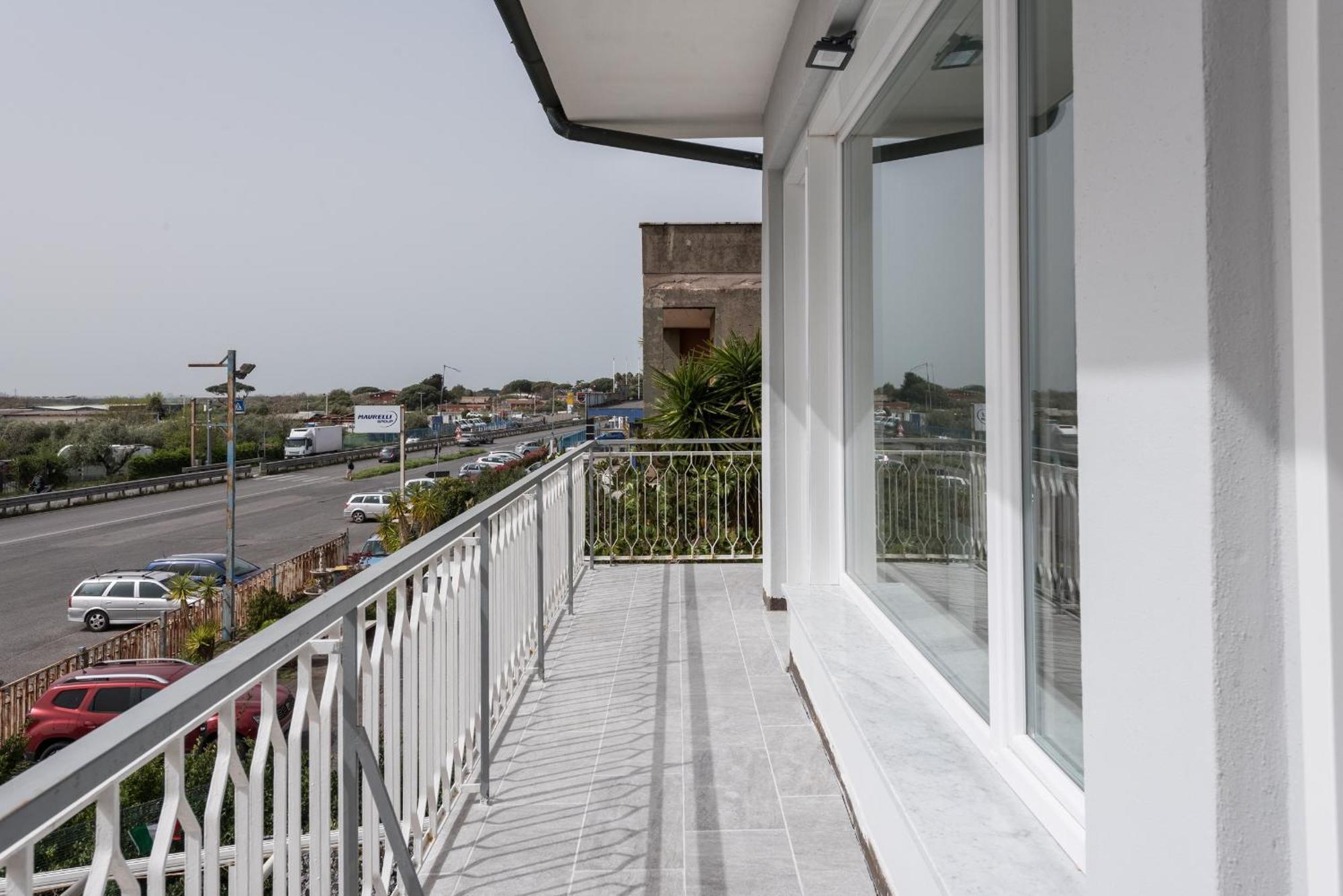 Travelershome Ciampino Airport Guesthouse 600M To Airport Exterior photo