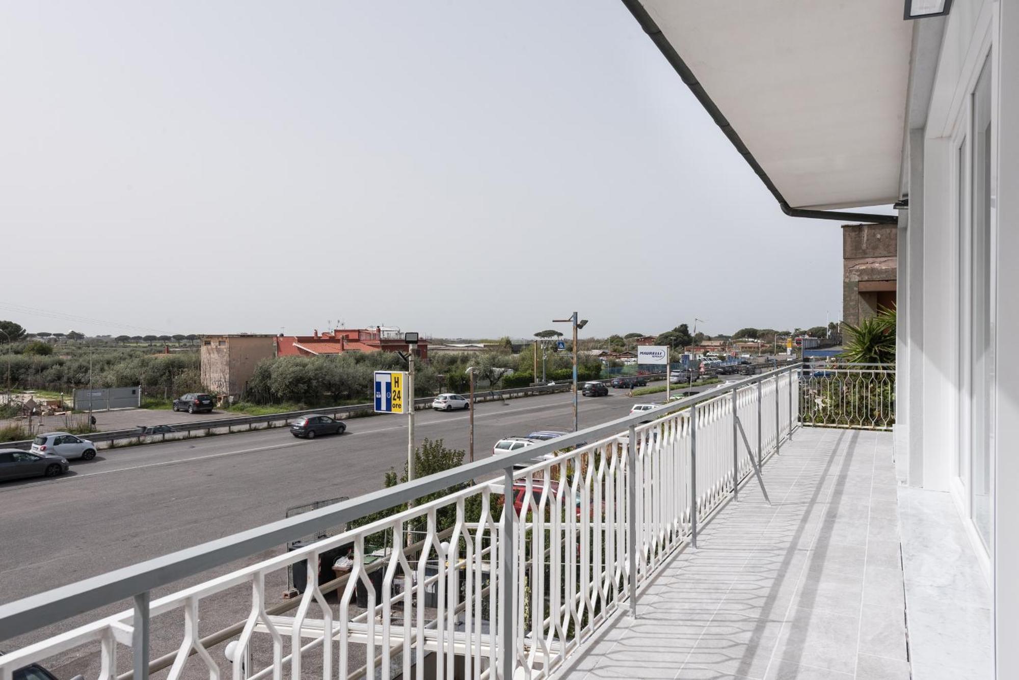 Travelershome Ciampino Airport Guesthouse 600M To Airport Exterior photo